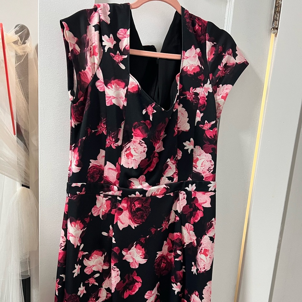 Eva mendes black dress with roses
